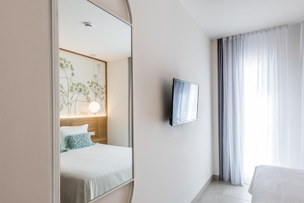 Alzocaire Hostal Boutique โกนิล เด ลาฟรอนเตรา ภายนอก รูปภาพ