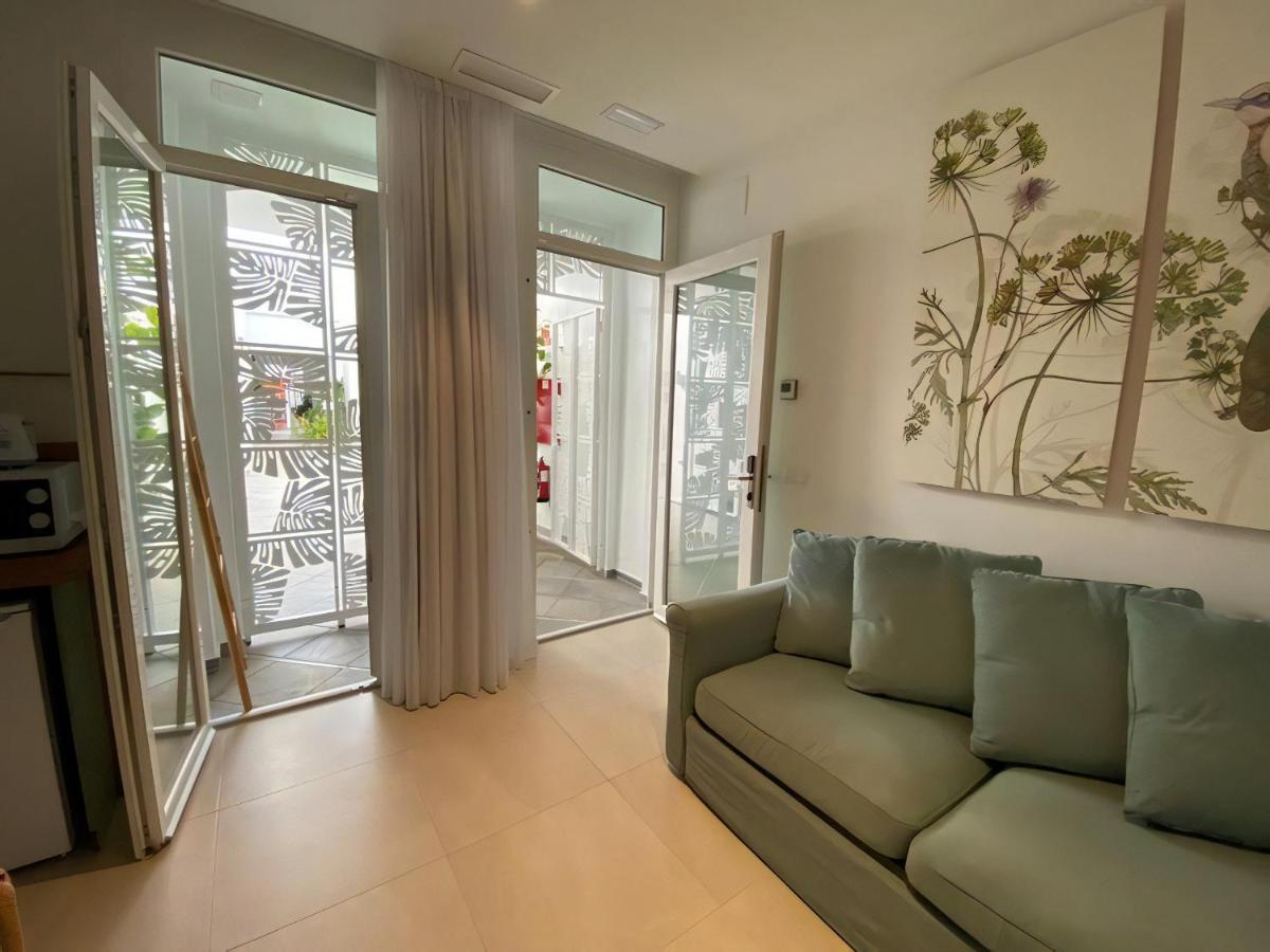 Alzocaire Hostal Boutique โกนิล เด ลาฟรอนเตรา ภายนอก รูปภาพ