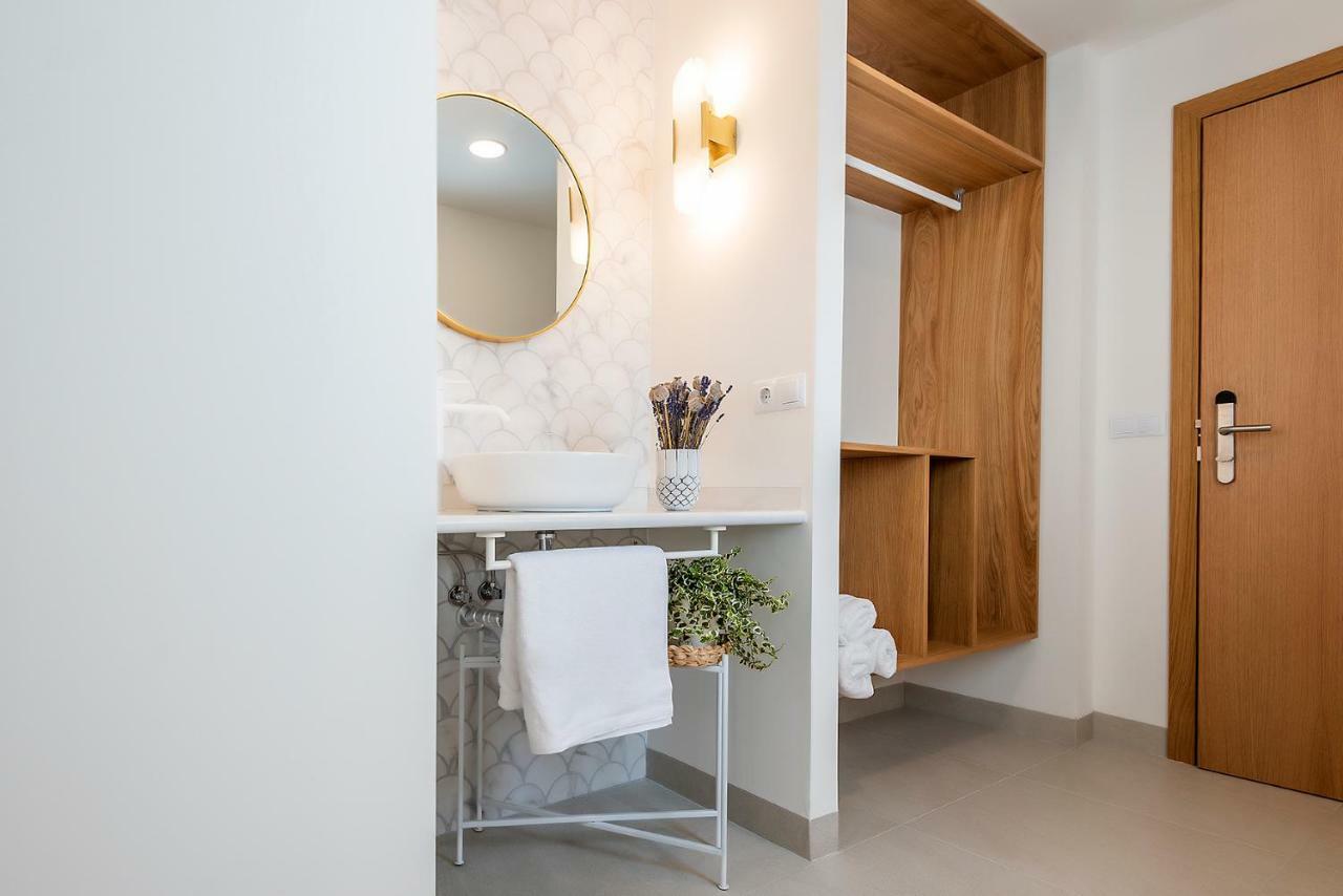 Alzocaire Hostal Boutique โกนิล เด ลาฟรอนเตรา ภายนอก รูปภาพ