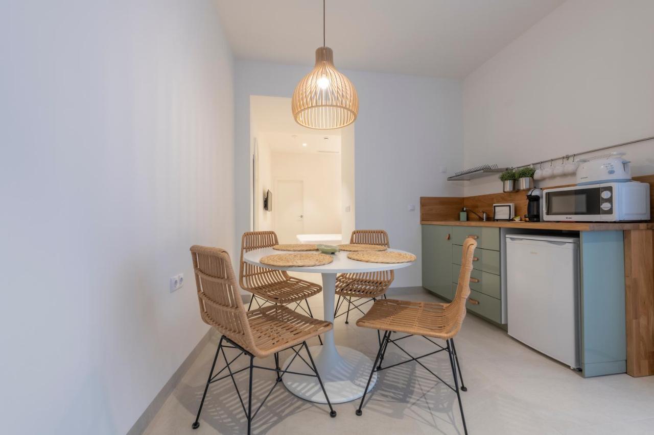 Alzocaire Hostal Boutique โกนิล เด ลาฟรอนเตรา ภายนอก รูปภาพ
